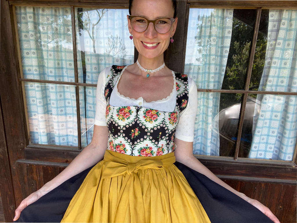 Retro Rosen-Dirndl kaufen in vintage Farben Niederbayern Shop