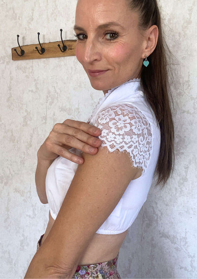Dirndlbluse Detail Ärmel aus Spitze