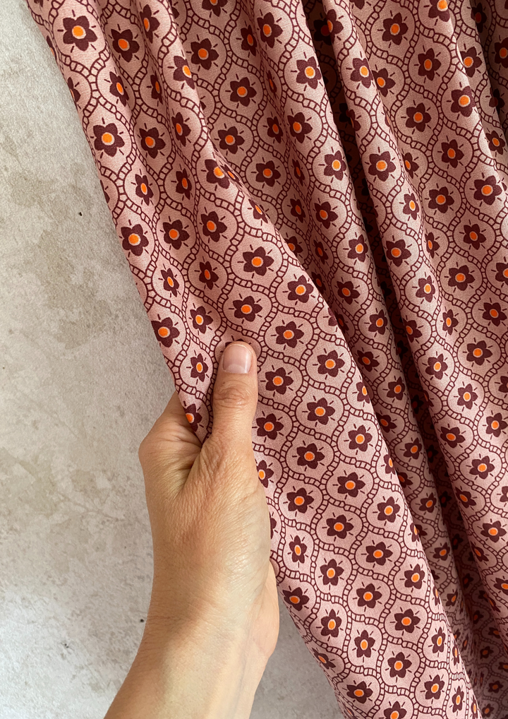 Rosa Retro Schürze mit Muster