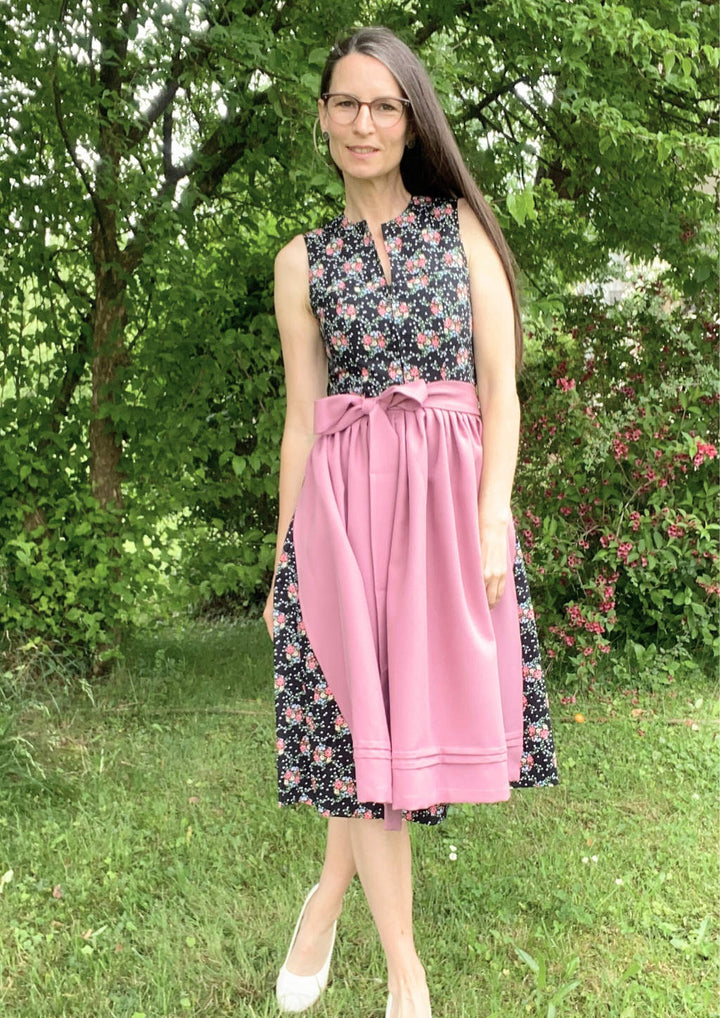 Dirndl schwarz mit rosa Schürze 