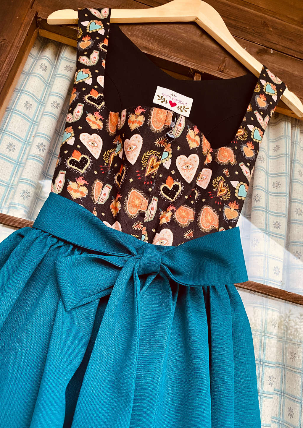 Dirndl mit petrol Schürze