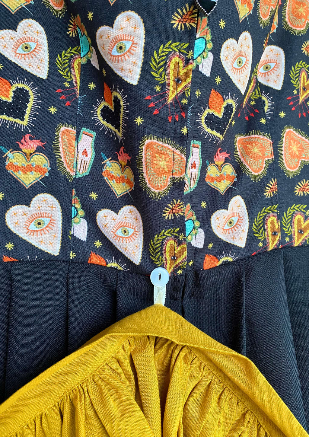 Tatto Dirndl gelbe Schürze Halterung