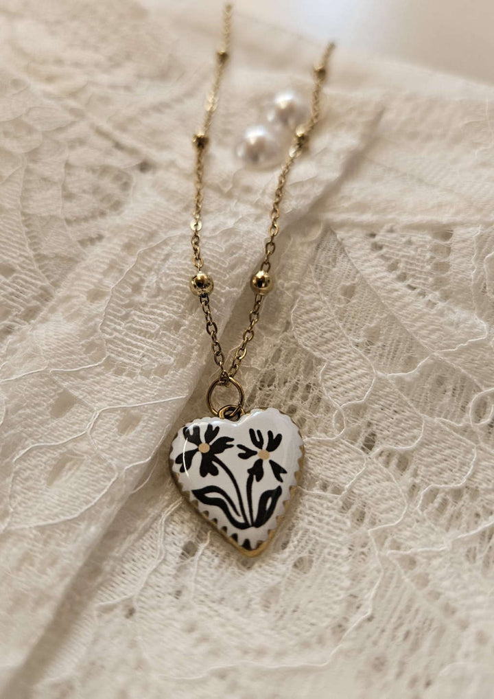 Schmuck für deine Tracht weißes Herz