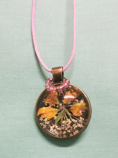 Necklace of real flowers 