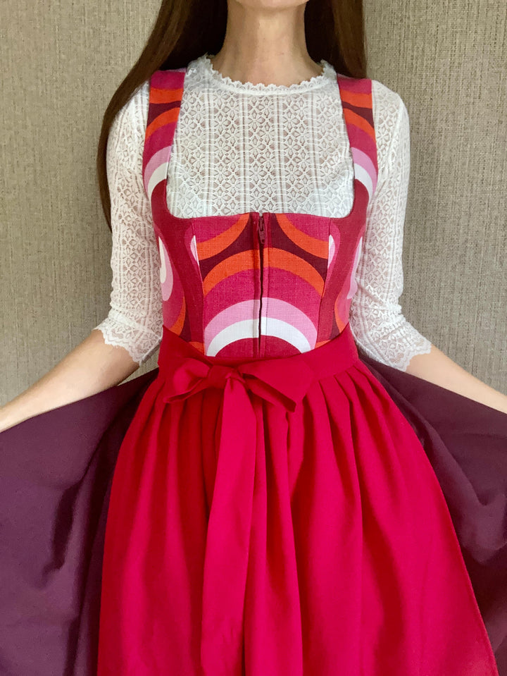 upcycling dirndl aus alten Vorhang ausgefallener Stoff von mein herzblut Shop