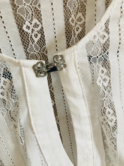 Dirndl blouse with clasp