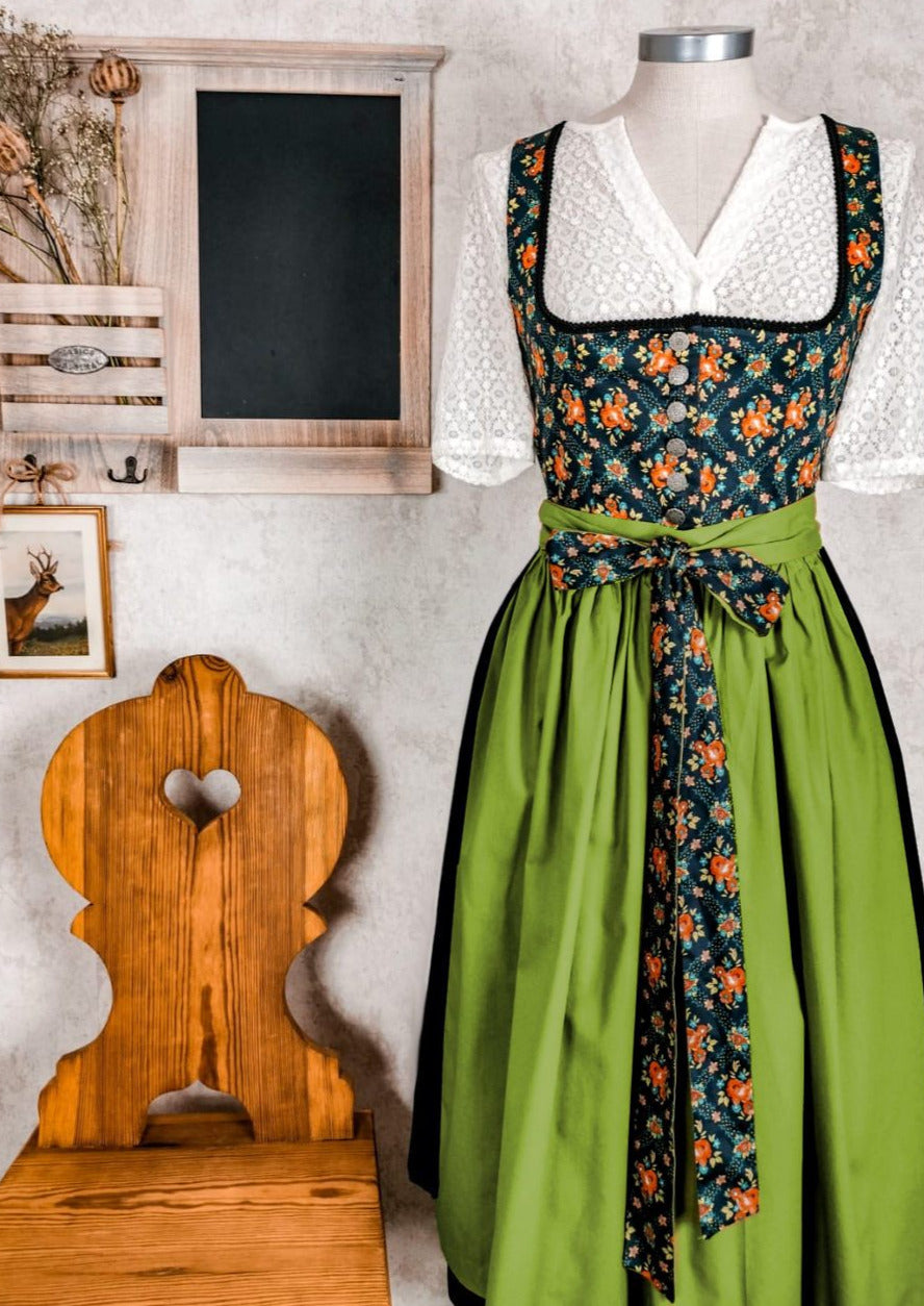 Baumwolldirndl aus bunten Folklore Stoff mit Rosen 