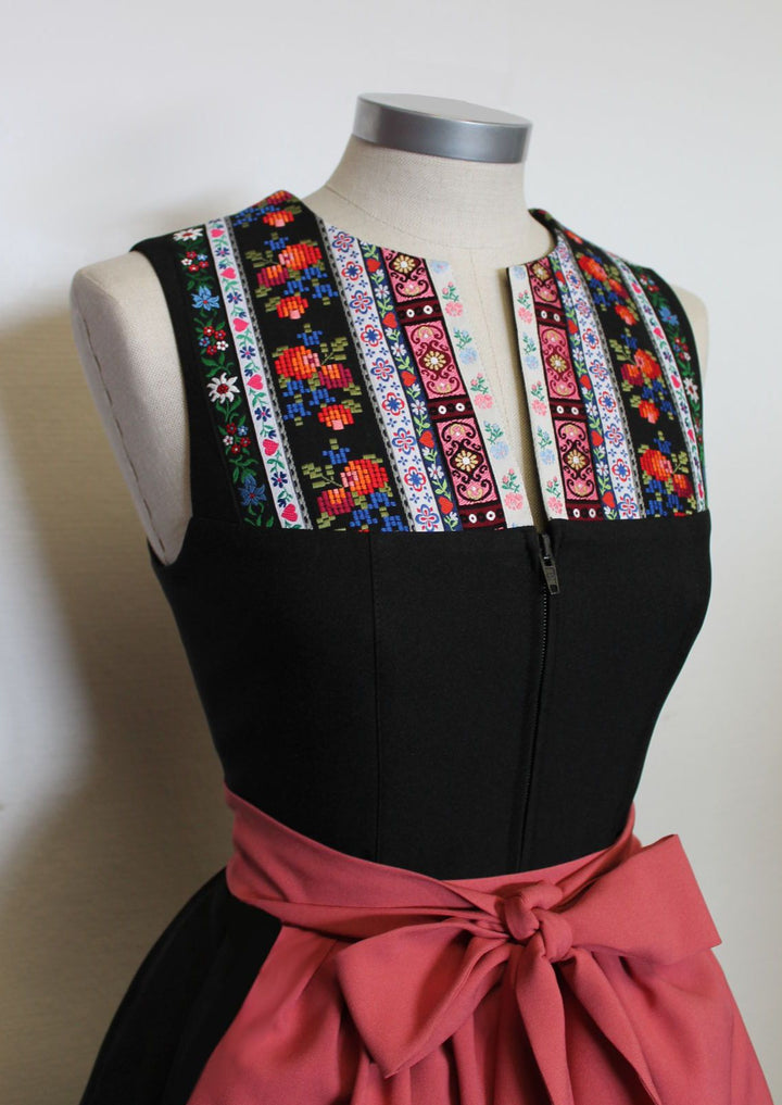 Retro-Dirndl im ausgefallenen Vintage Stil von Herzblut.