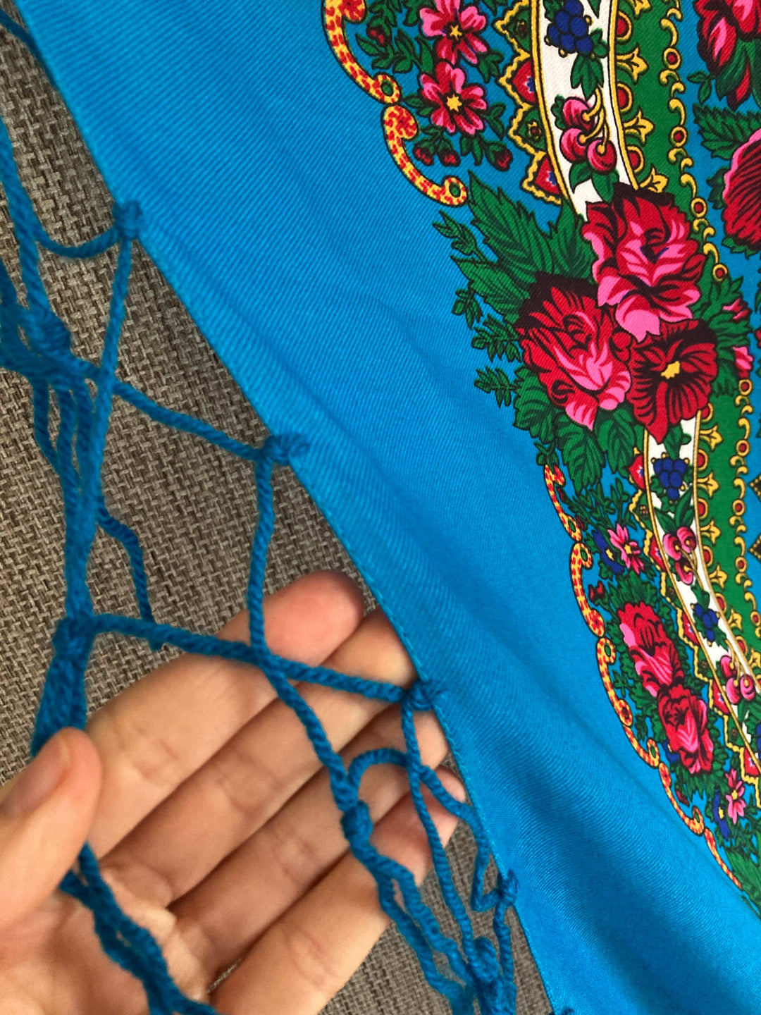 Blaues Trachtentuch mit Retro-Rosenmuster