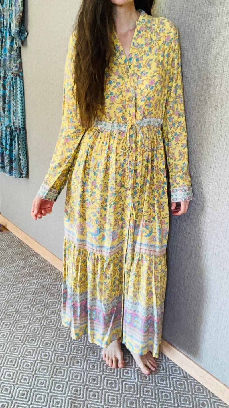 Geknöpftes Kleid im Hippie Stil 