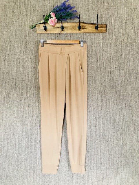 Comfortable trousers in nude