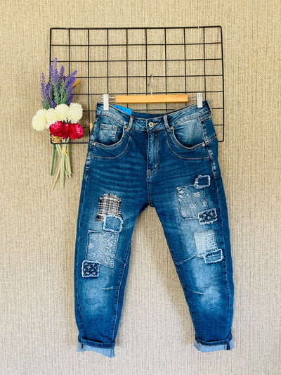 Jeans mit aufgenähten Flecken Dein Shop für besondere ausgefallene und retro Mode