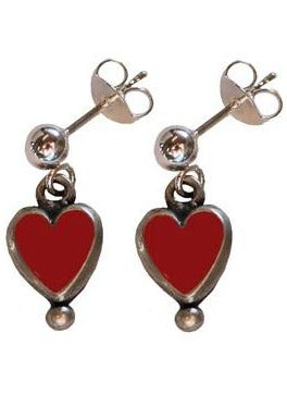 Ohrstecker mit kleinem Herz Anhänger in der Farbe rot. Deer Ohrstecker ist aus 925 silber, der Herzanhänger aus hochwertigen Metall. Die Maße vom Herz sind ca. 0,8 cm x 0,8 cm