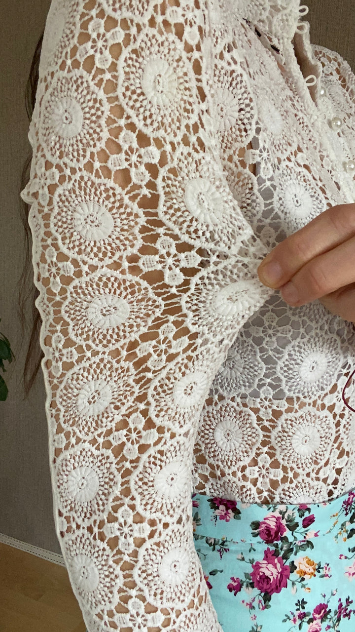 elegante Spitze in weiß die sich dehnt