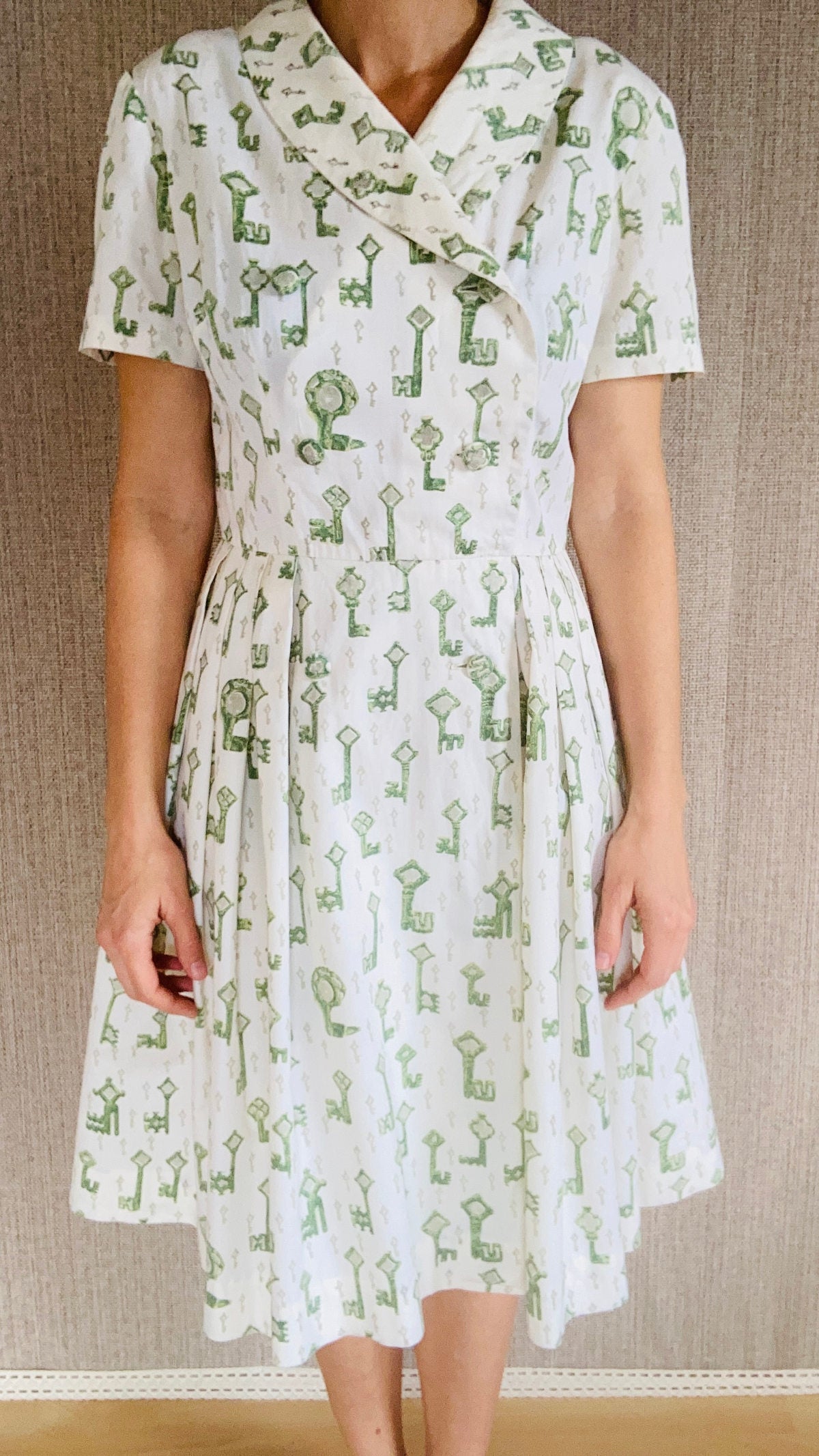 mein herzblut vintage Kleid 1970er Jahre bedruckt mit Schlüssel. Niederbayerischer Online Shop.