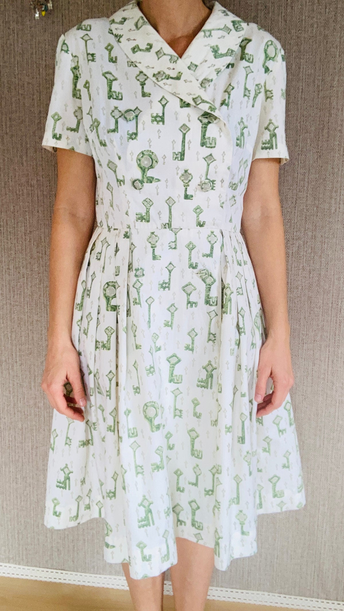 mein herzblut vintage Kleid 1970er Jahre bedruckt mit Schlüssel. Niederbayerischer Online Shop.